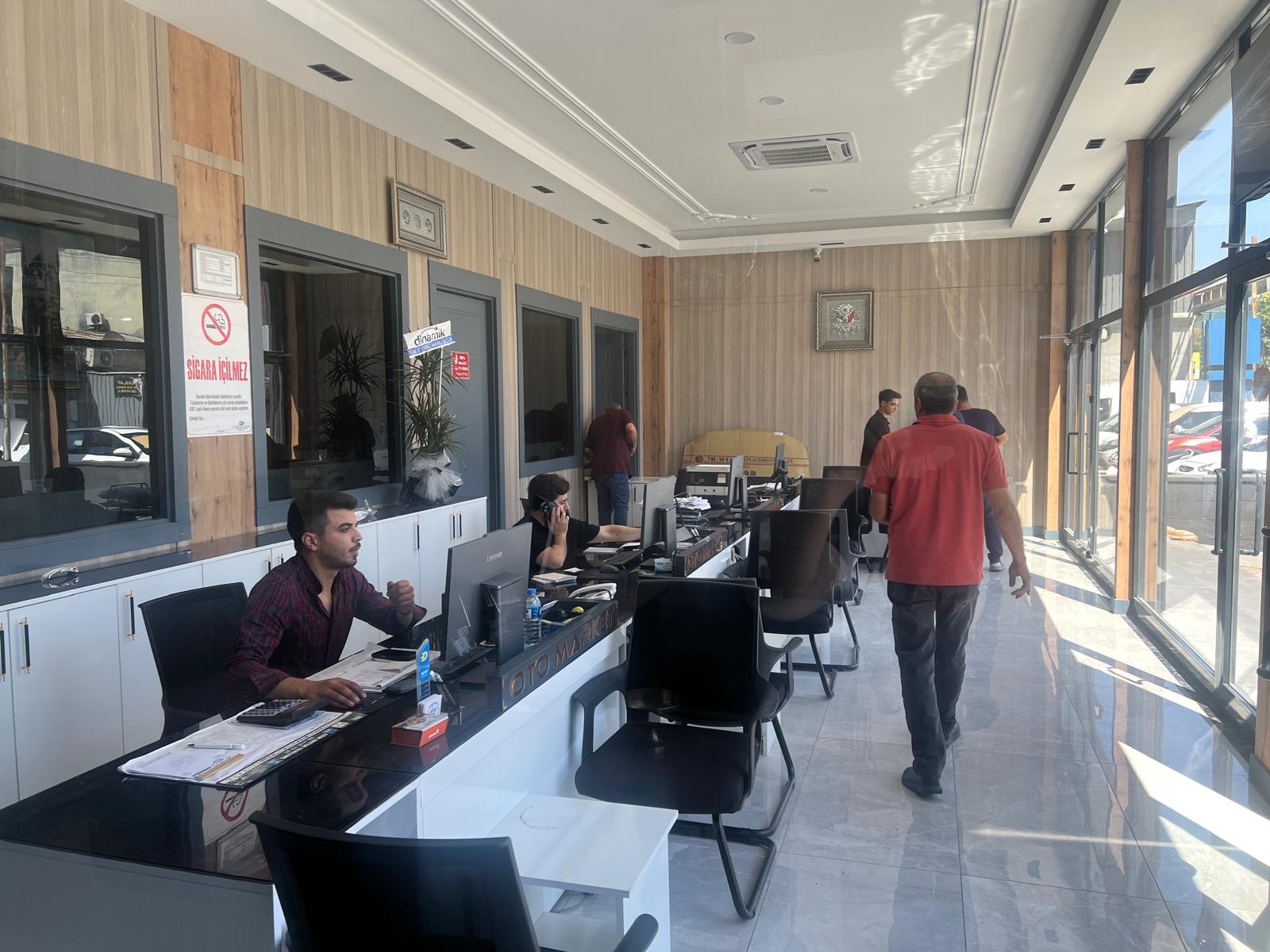 OTO MARKET yağ ve bakım ürünleri reyonu